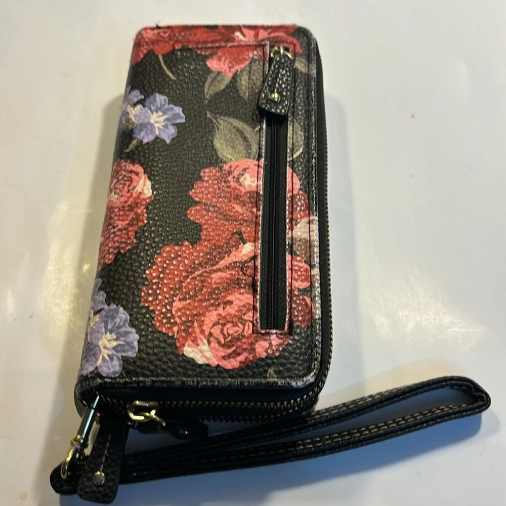 Stone Mountain floral clutch/wallet zippered pocket on back 2 on top 1 inside